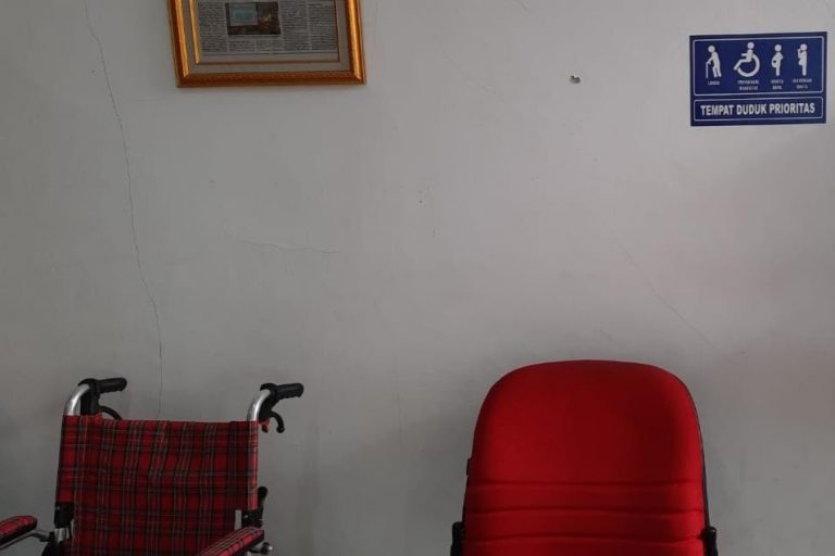Fasilitas dan ruang tunggu bagi penyandang disabiilitas dan ibu hamil