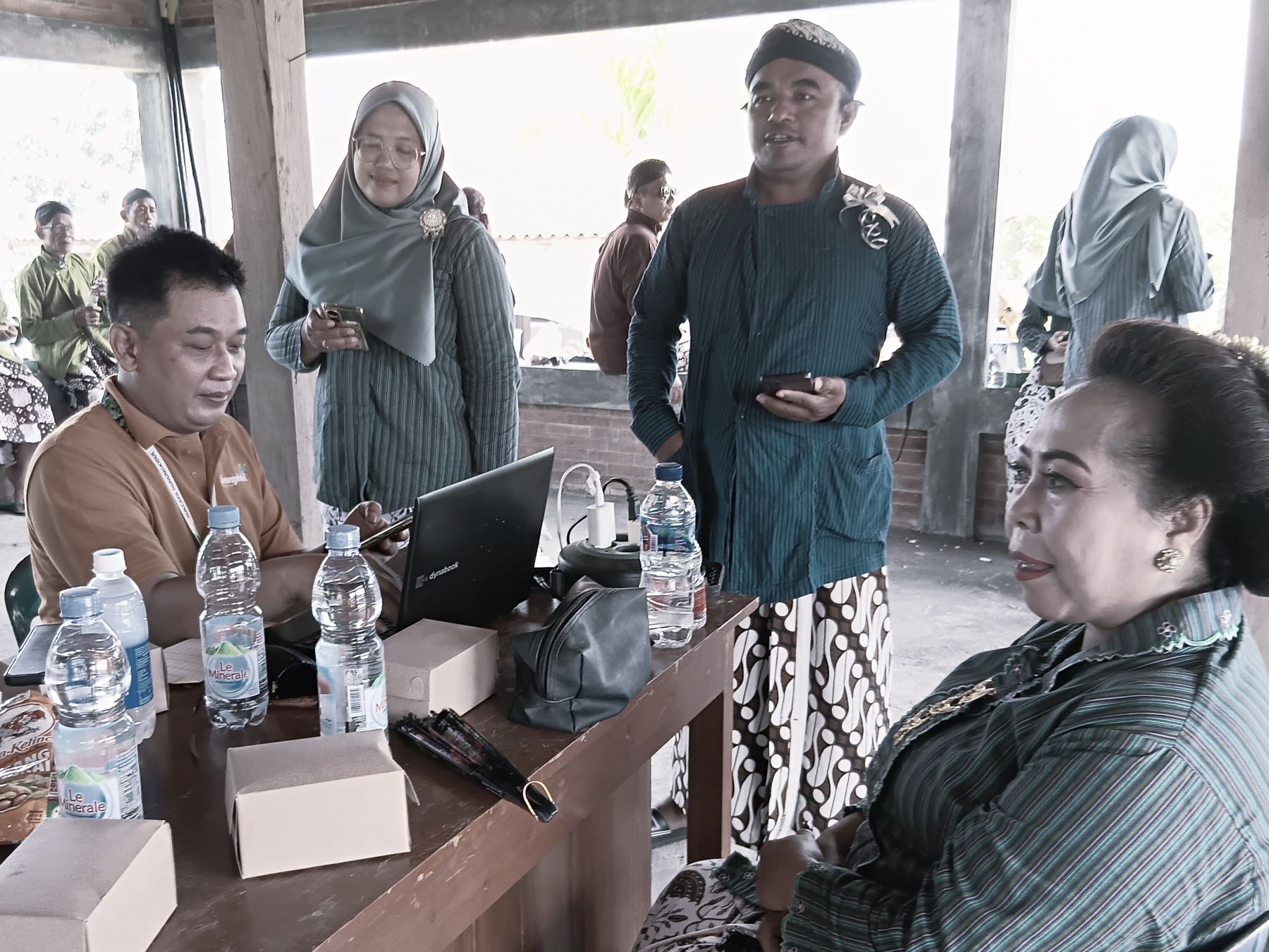 Layanan Aktivasi Identitas Kependudukan Digital pada Gelaran Kirab Budaya Hari Jadi Kalurahan Girijati ke 106