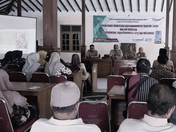 Sosialisasi dan Layanan Keliling Aktivasi Identitas Kependudukan Digital di Kalurahan Kelor, Karangmojo
