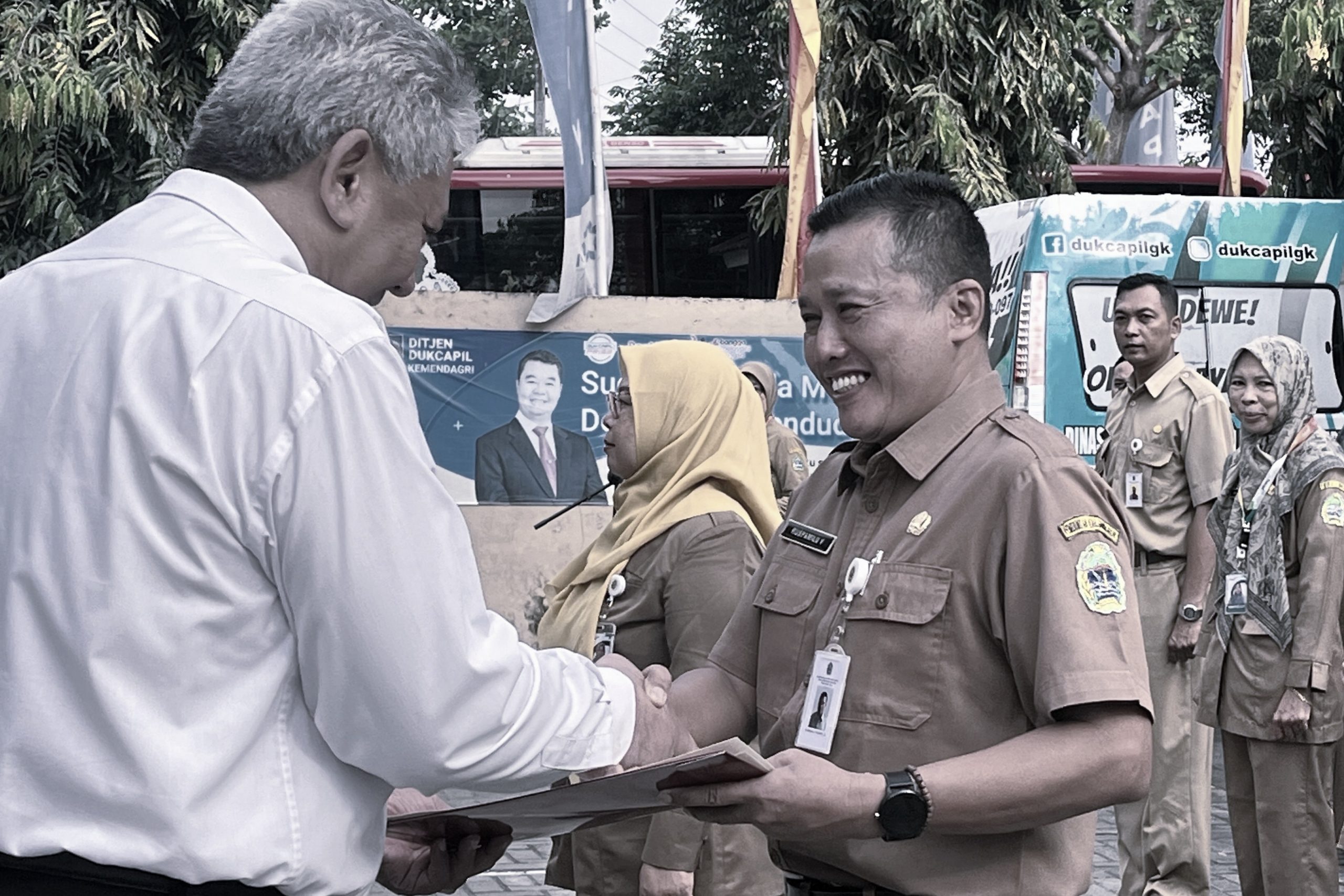 Penyerahan Piagam Satya Lencana dan Penghargaan Pegawai Dinas Dukcapil