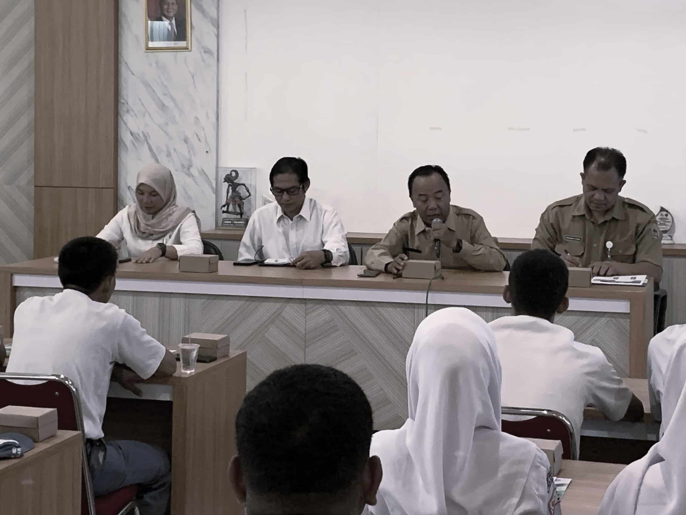 Sosialisasi dan Pelayanan Perekaman KTP serta Aktivasi IKD Bersama Anggota DPRD Kab Gunungkidul di SMK N 1 Ngawen