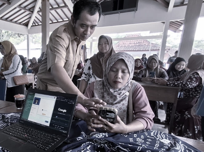 Pelayanan Keliling Aktivasi Identitas Kependudukan Digital di Kalurahan Karangsari, Semin