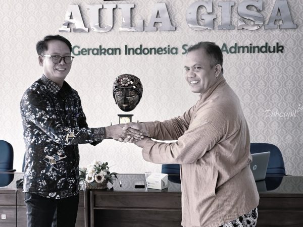 Menerima Kunjungan Studi Tiru Dinas Dukcapil Kabupaten Madiun